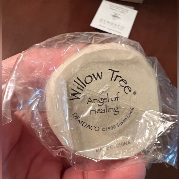 Willow Tree Angel of Healing - Picture 3 of 3